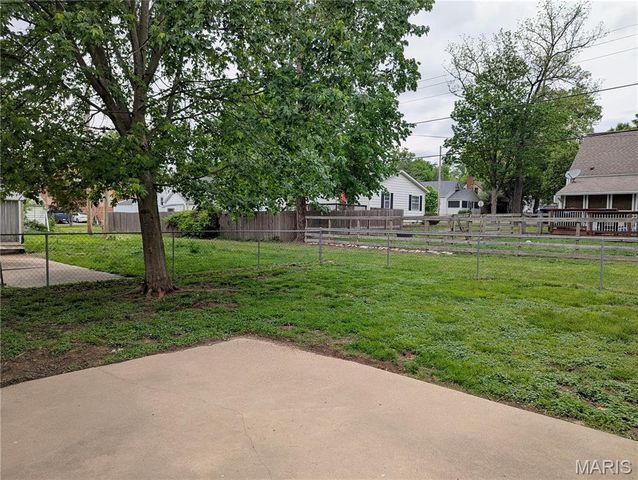 615 E Oak Street, Greenville, IL 62246