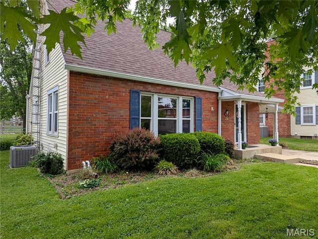 615 E Oak Street, Greenville, IL 62246