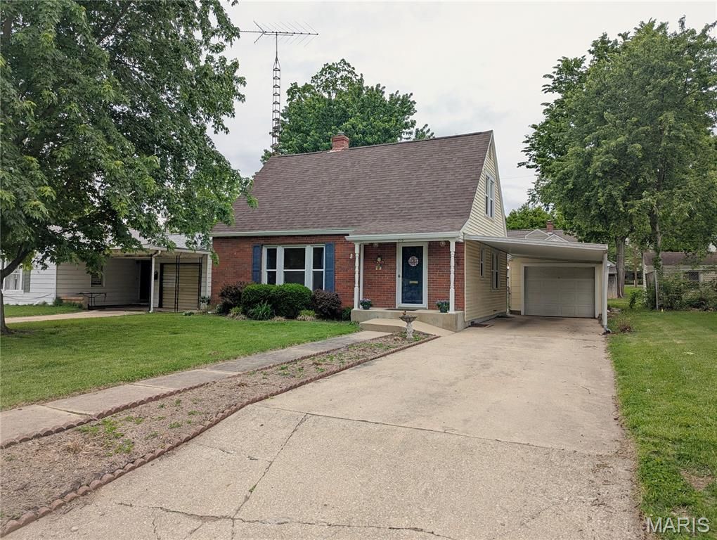 615 E Oak Street, Greenville, IL 62246