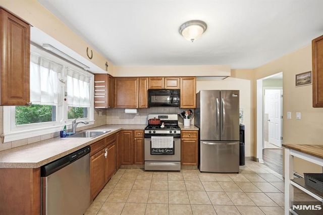 19 Fredericks Street, Wanaque, NJ 07465