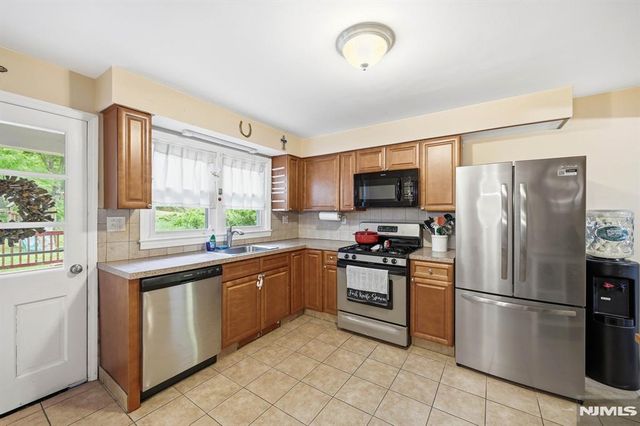 19 Fredericks Street, Wanaque, NJ 07465