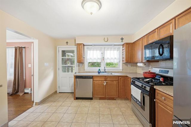 19 Fredericks Street, Wanaque, NJ 07465
