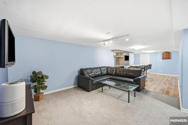19 Fredericks Street, Wanaque, NJ 07465