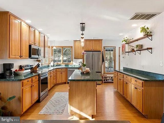 1596 RIVER RD, New Hope, PA 18938