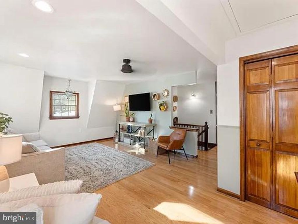 1596 RIVER RD, New Hope, PA 18938