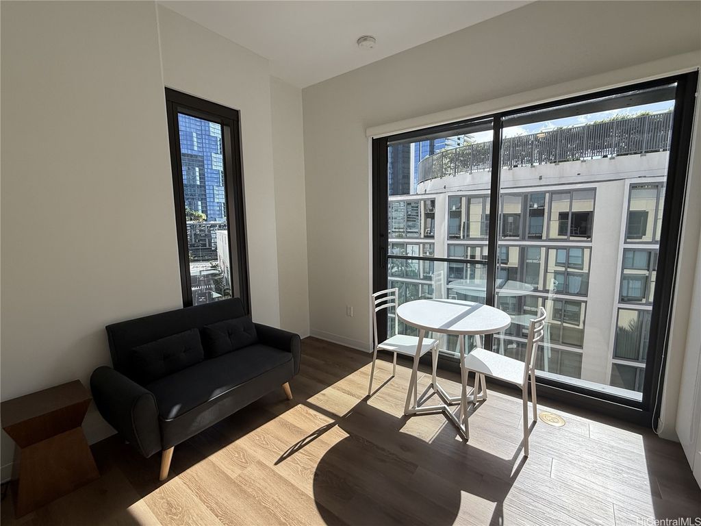 987 Queen Street 701, Honolulu, HI 96814