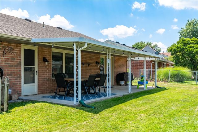 1221 Warwick Drive, Miamisburg, OH 45342