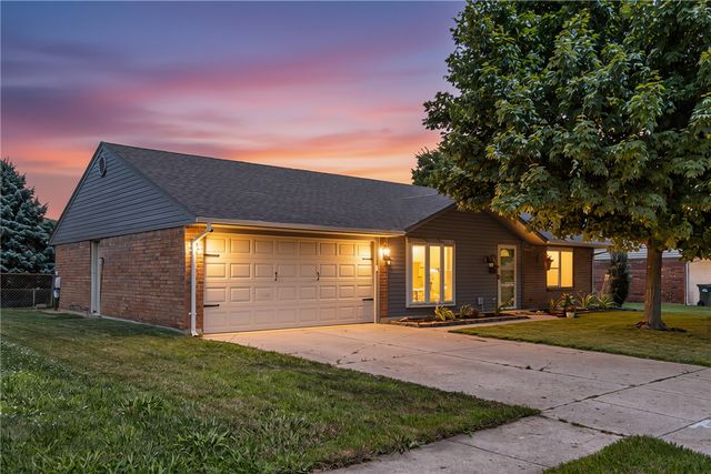 1221 Warwick Drive, Miamisburg, OH 45342