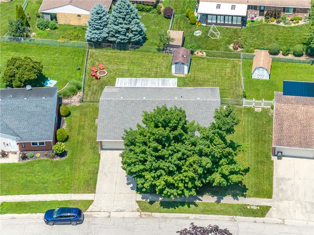 1221 Warwick Drive, Miamisburg, OH 45342