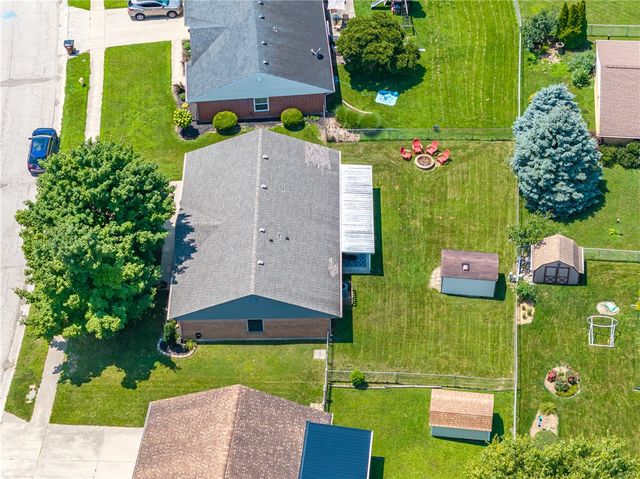 1221 Warwick Drive, Miamisburg, OH 45342