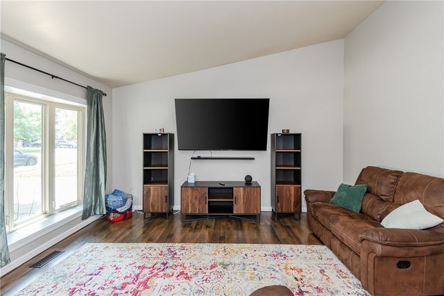 1221 Warwick Drive, Miamisburg, OH 45342