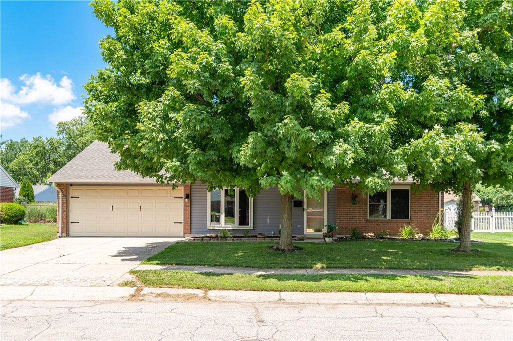 1221 Warwick Drive, Miamisburg, OH 45342