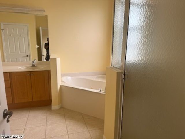 15622 Summit Place CIR 395, Naples, FL 34119
