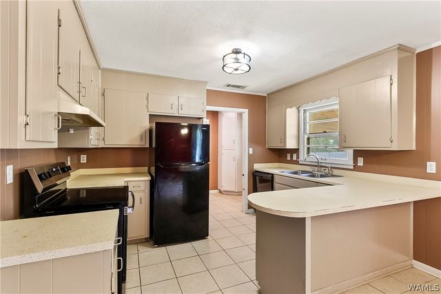 47 Booth, Northport, AL 35473