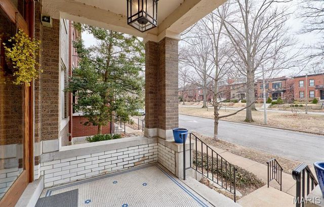 3863 Utah Place, St Louis, MO 63116