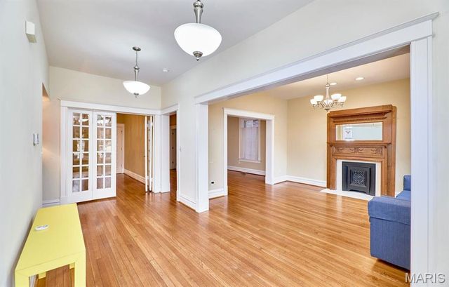 3863 Utah Place, St Louis, MO 63116