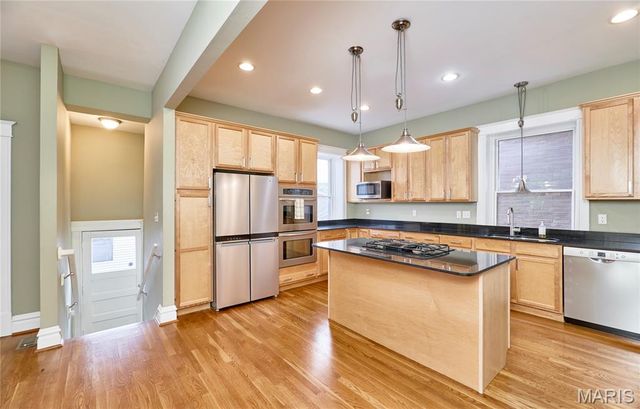 3863 Utah Place, St Louis, MO 63116