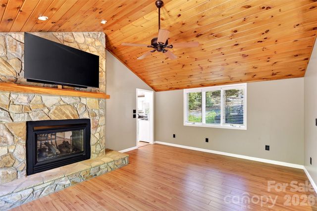 334 Harbor Lake Road, Newland, NC 28657