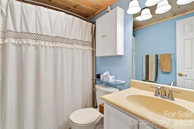 334 Harbor Lake Road, Newland, NC 28657