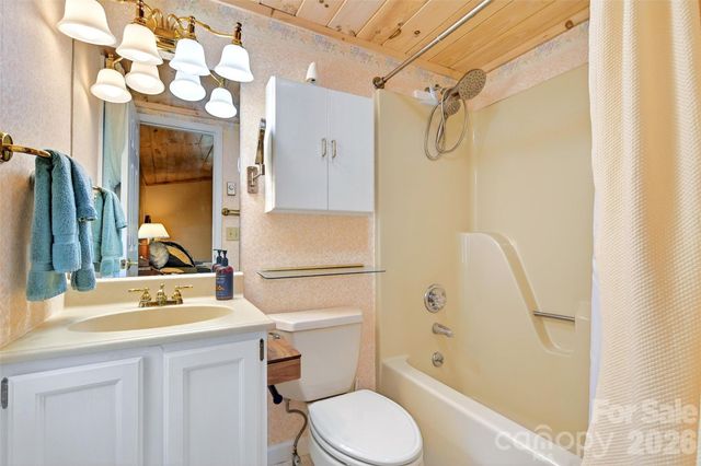 334 Harbor Lake Road, Newland, NC 28657