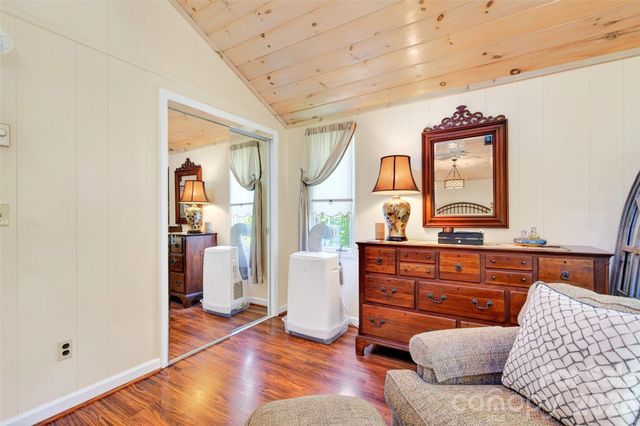 334 Harbor Lake Road, Newland, NC 28657