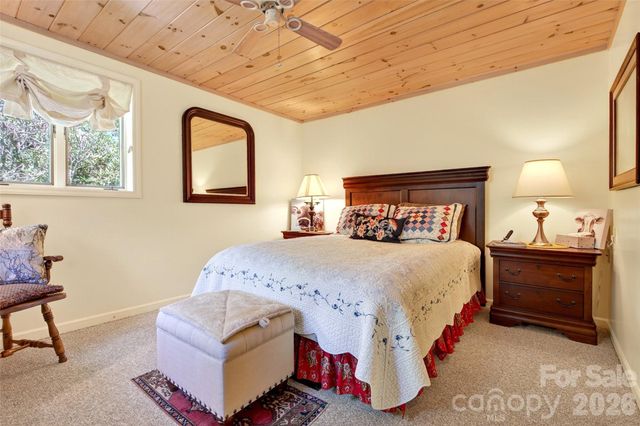 334 Harbor Lake Road, Newland, NC 28657