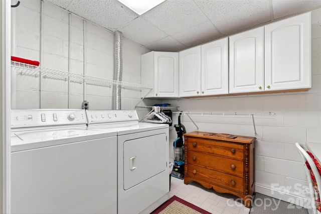 334 Harbor Lake Road, Newland, NC 28657