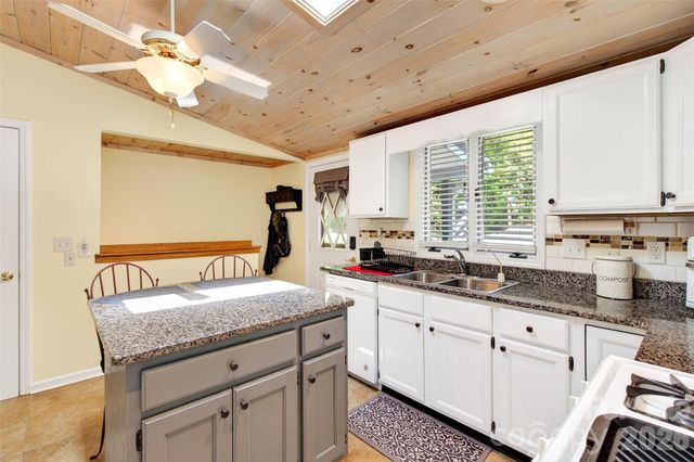 334 Harbor Lake Road, Newland, NC 28657