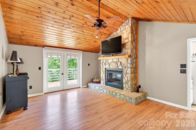 334 Harbor Lake Road, Newland, NC 28657