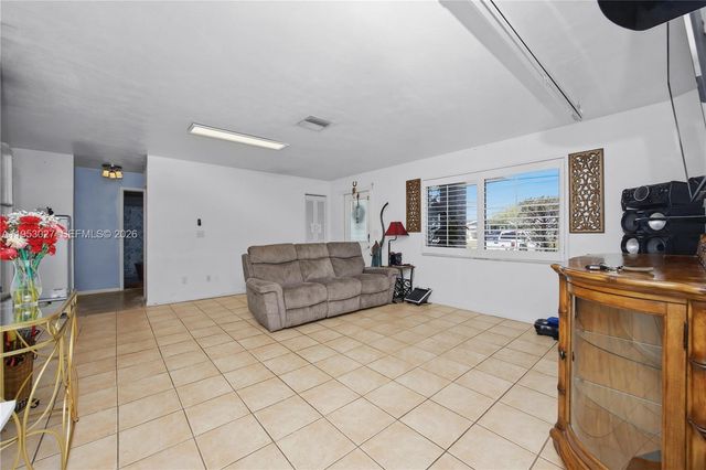 1526 NE 4th Terrace, Cape Coral, FL 33909