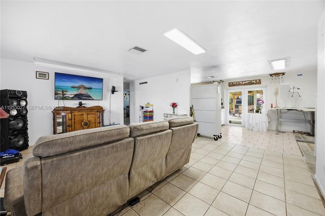 1526 NE 4th Terrace, Cape Coral, FL 33909