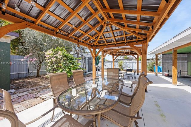 1526 NE 4th Terrace, Cape Coral, FL 33909