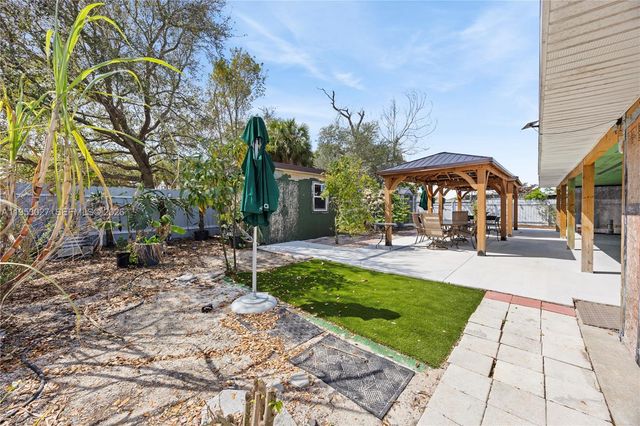 1526 NE 4th Terrace, Cape Coral, FL 33909