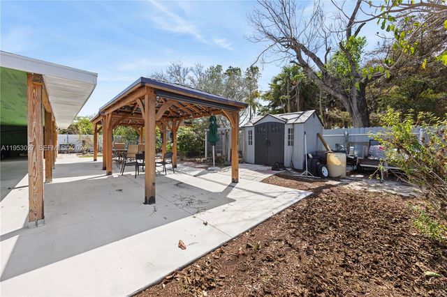 1526 NE 4th Terrace, Cape Coral, FL 33909