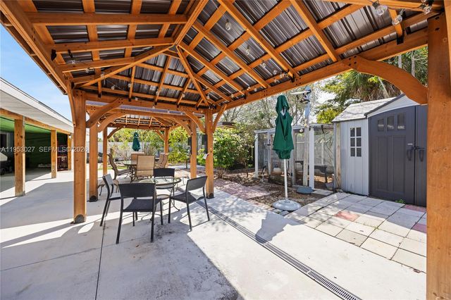 1526 NE 4th Terrace, Cape Coral, FL 33909