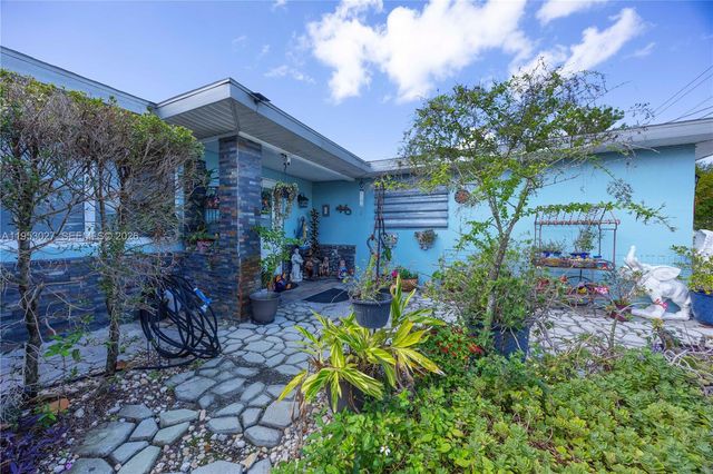 1526 NE 4th Terrace, Cape Coral, FL 33909