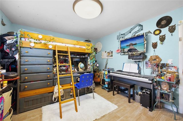 1526 NE 4th Terrace, Cape Coral, FL 33909