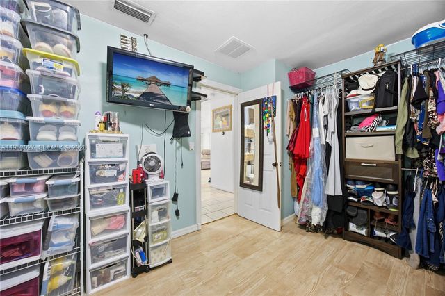 1526 NE 4th Terrace, Cape Coral, FL 33909