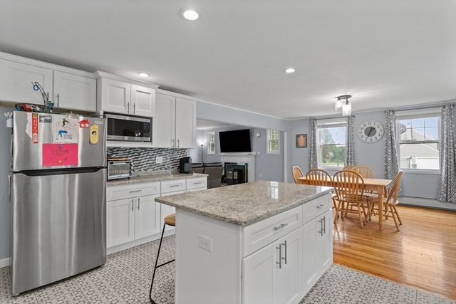 10 Wesley Dr, Leicester, MA 01524