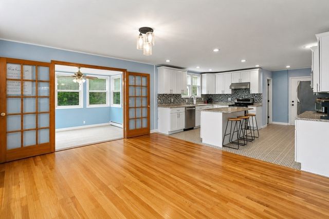 10 Wesley Dr, Leicester, MA 01524