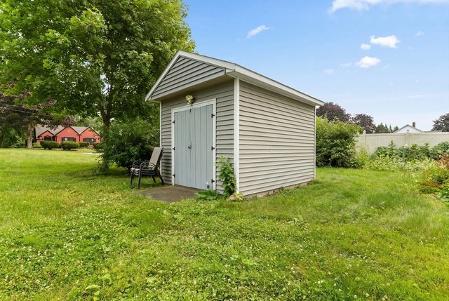 10 Wesley Dr, Leicester, MA 01524