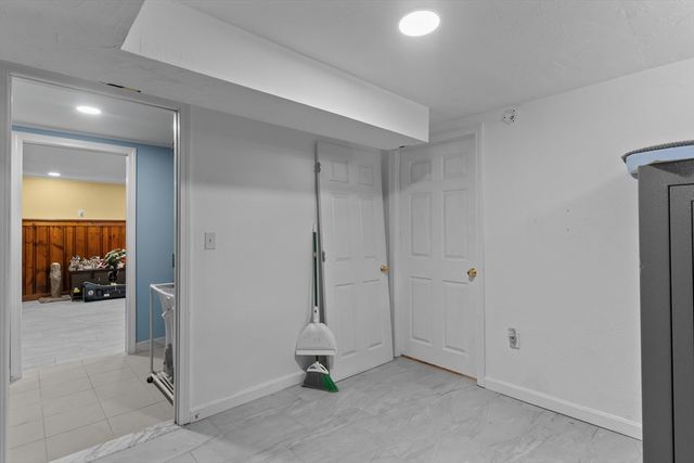 10 Wesley Dr, Leicester, MA 01524