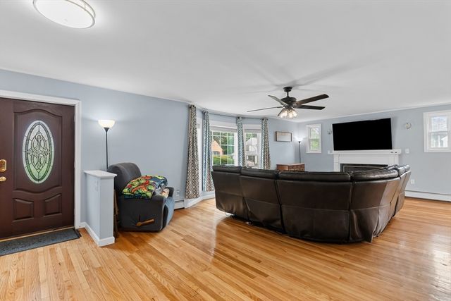 10 Wesley Dr, Leicester, MA 01524
