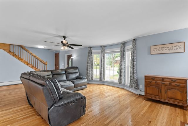 10 Wesley Dr, Leicester, MA 01524