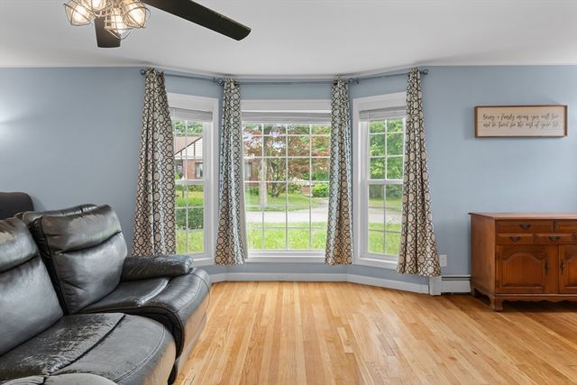 10 Wesley Dr, Leicester, MA 01524