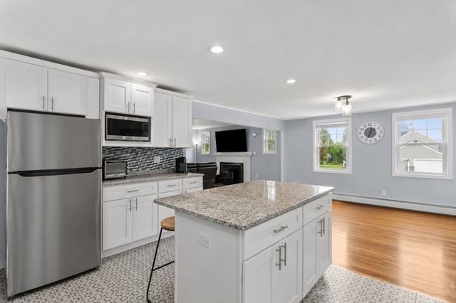 10 Wesley Dr, Leicester, MA 01524