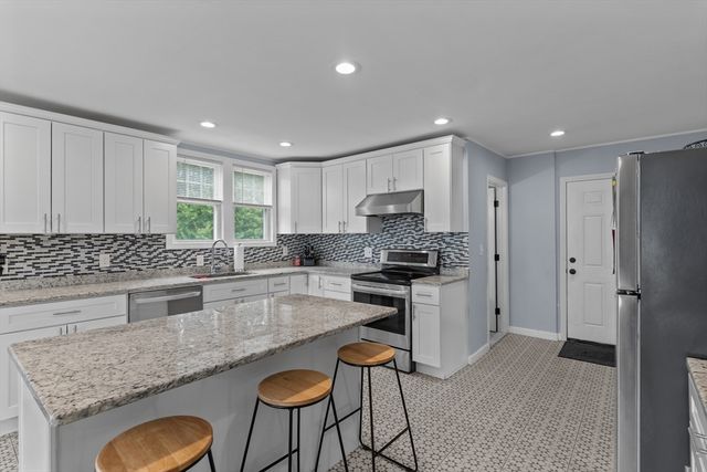 10 Wesley Dr, Leicester, MA 01524