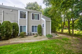 65 Nassau Drive 65, Springfield, MA 01129