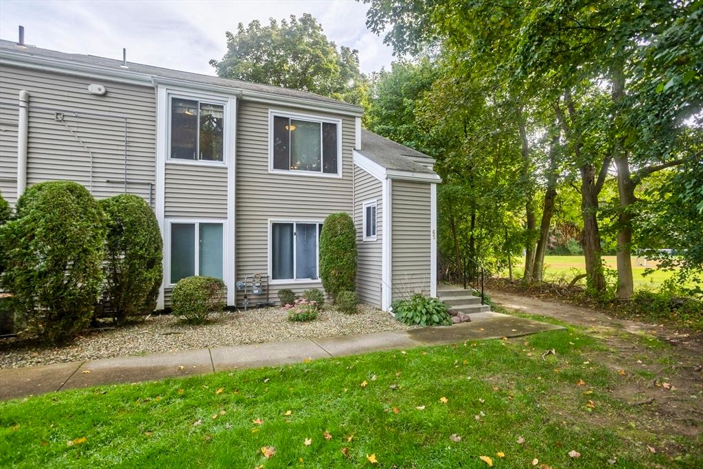 65 Nassau Drive 65, Springfield, MA 01129