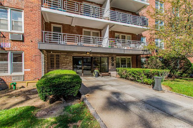 679 Warburton Avenue 2R, Yonkers, NY 10701